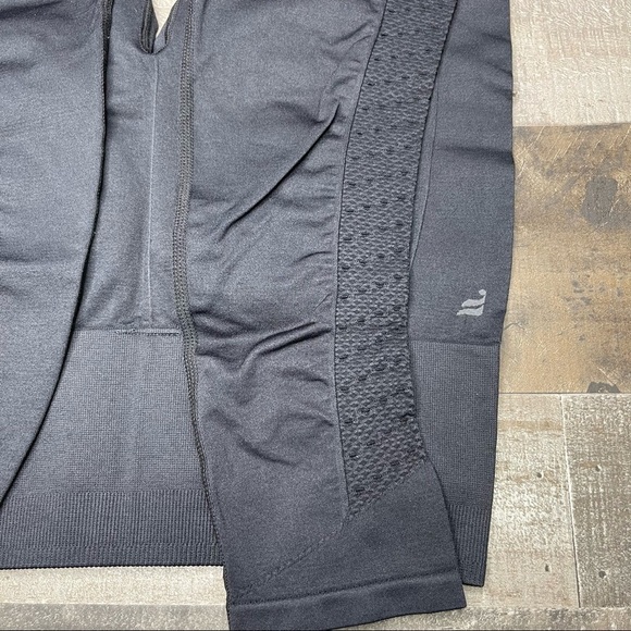 Fabletics Sync High-Waisted Perforated 7/8 Leggings size small - Picture 10 of 13